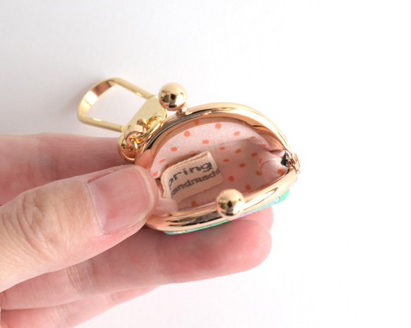 Tiny kiss lock purse keychain "Strawberries and Cream" [149] 第4張的照片