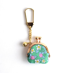 Tiny kiss lock purse keychain "Strawberries and Cream" [149] 第1張的照片