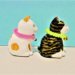 黄土色と白の猫と白キジ猫（小）置物＃133（樹脂粘土と新聞紙） 3枚目の画像