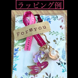 人気❤︎【送料無料】♡ 仲良しにゃんこと藤の花のキーホルダー♡紫のお花チャーム付き 5枚目の画像