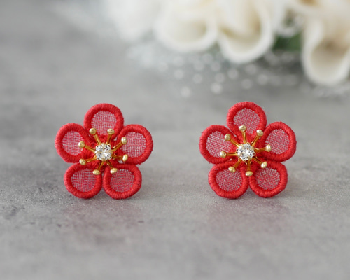 梅の花ピアス・イヤリング オーダー受付 梅の花のピアス/イヤリング3 | iichi 日々の暮らしを心地よく