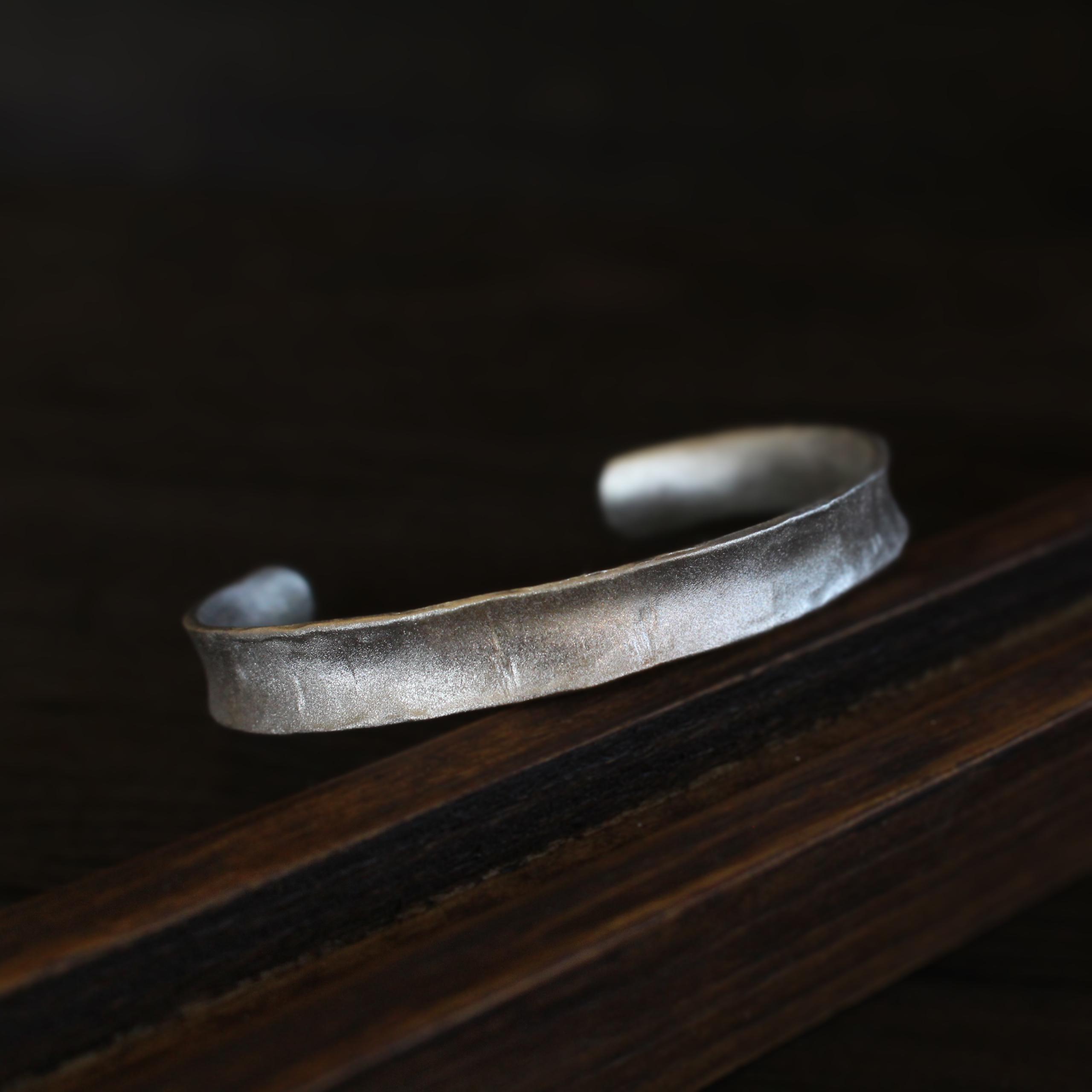 ■冬季限定品■【残光】白銀の腕輪 / ほのかに光るシンプルシルバーバングル