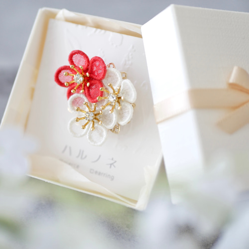 3色から選べる！梅の花ブローチ (受注生産/オーガンジー刺繍