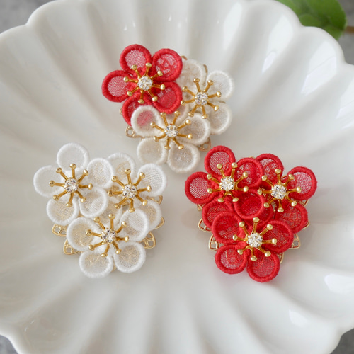 梅の花ブローチ (受注生産/オーガンジー刺繍/お正月/母の日/プレゼント
