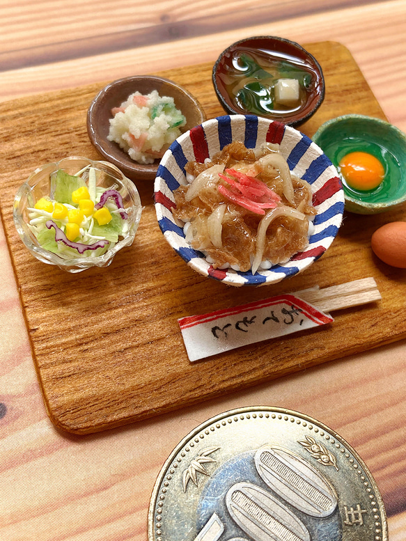 【ミニチュアフード】いつもよりちょっと贅沢な牛丼定食A【生卵おかわり付き】 6枚目の画像