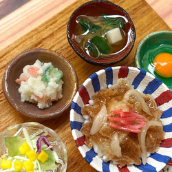 【ミニチュアフード】いつもよりちょっと贅沢な牛丼定食A【生卵おかわり付き】 4枚目の画像