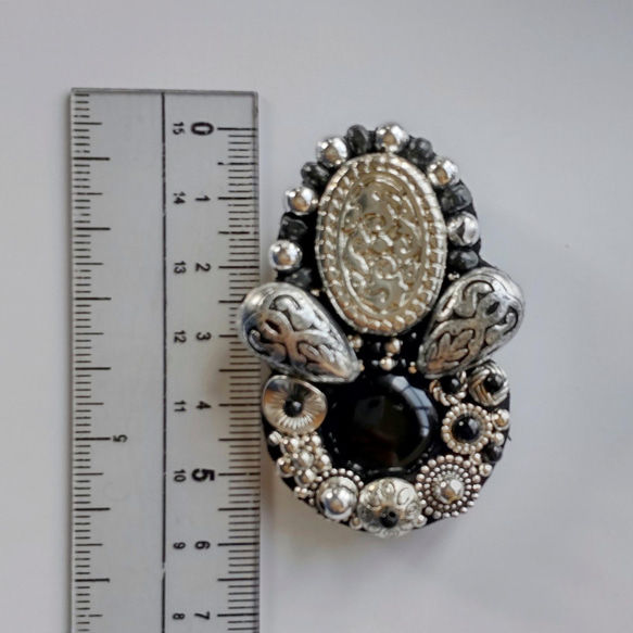 Antique Silver Beads Reunion １９　　 ビーズ刺繍ブローチ 7枚目の画像