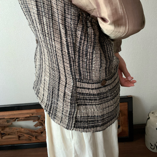 手織り綿ベスティー 前身頃はベスト、後ろ身頃はエプロン