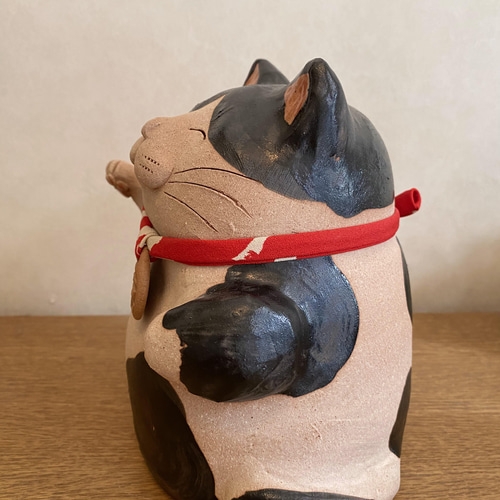 mainecoon_tri_god | . ポストの横に居座る番犬ならぬ番猫