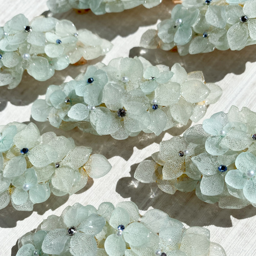 本物紫陽花吸い上げ染め❤️切子硝子調レジンのロングバレッタ❤️ 紫陽花が満開＊バレッタ／ヘアクリップ（ミントグリーン