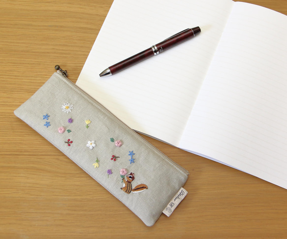 筆盒松鼠和小花手工刺繡 第4張的照片