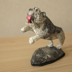 Jumping Bulldog Paper Mache sculpture 6枚目の画像