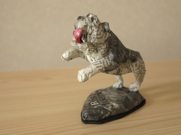 Jumping Bulldog Paper Mache sculpture 6枚目の画像