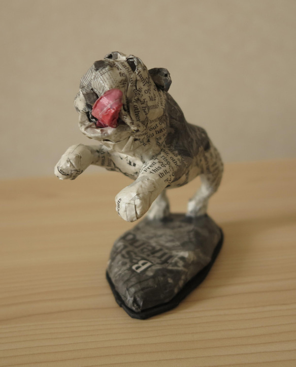 Jumping Bulldog Paper Mache sculpture 7枚目の画像