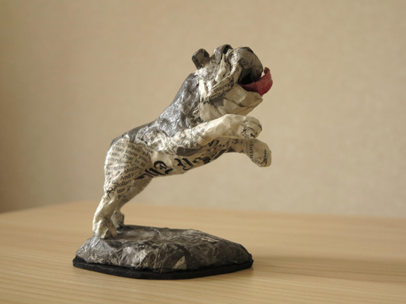Jumping Bulldog Paper Mache sculpture 9枚目の画像