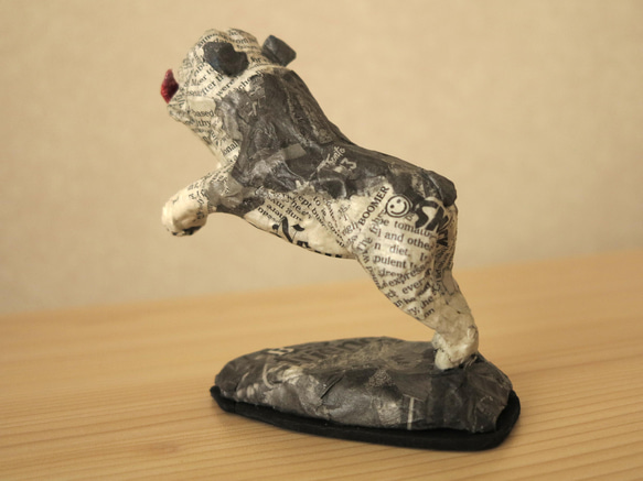 Jumping Bulldog Paper Mache sculpture 3枚目の画像