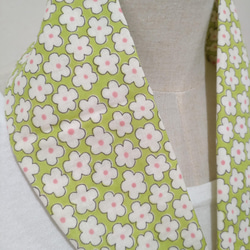 ダブルガーゼ スカーフ 小さい花　黄緑 2枚目の画像