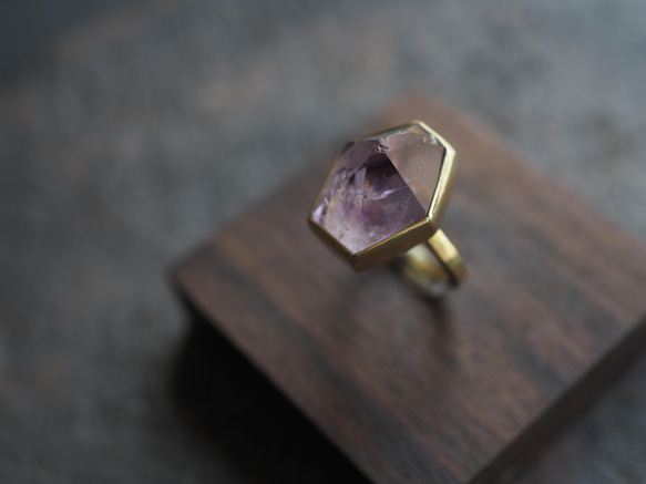 goethite in amethyst brass ring (nirabana) 2枚目の画像