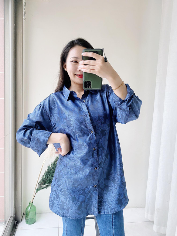 湖海藍極美滿版刺繡 古著亮面滑布襯衫上衣 vintage Shirt 第6張的照片