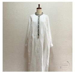 【送料無料】スタンドカラーのピンタックかぶりシャツワンピース（ホワイト×グレー） 3枚目の画像