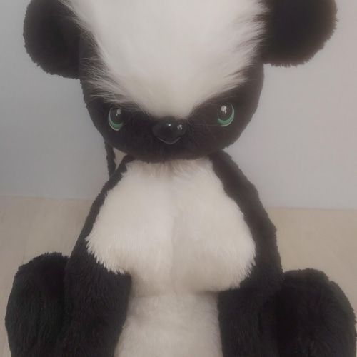 【新品】ふわふわお茶目なスカンクのぬいぐるみブローチ☆ハンドメイド 作家もの ふわふわぬいぐるみ☆ちょっぴりレトロなスカンクくん☆ ぬいぐるみ