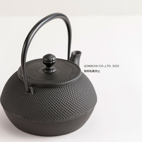 新品、付属品付　南部名工岩鋳造　釜形アラレ　鉄瓶敷セット　南部鉄瓶　南部鉄器 新品、付属品付 南部名工岩鋳造 釜形アラレ 鉄瓶敷セット 南部鉄瓶