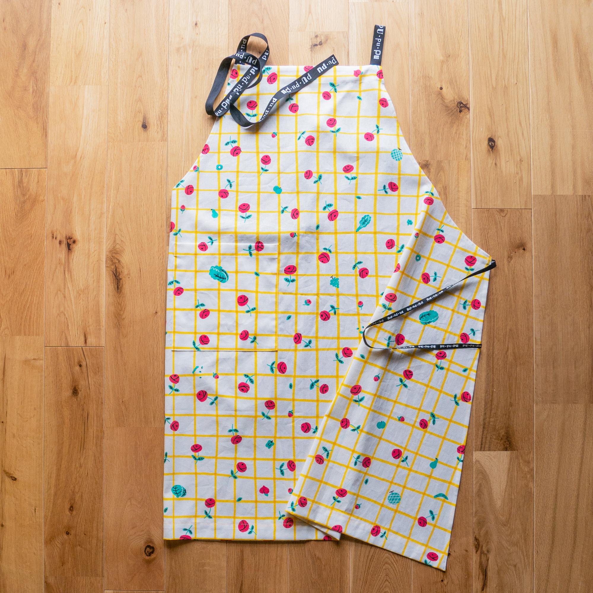 花柄エプロン／バラと緑のたべもの