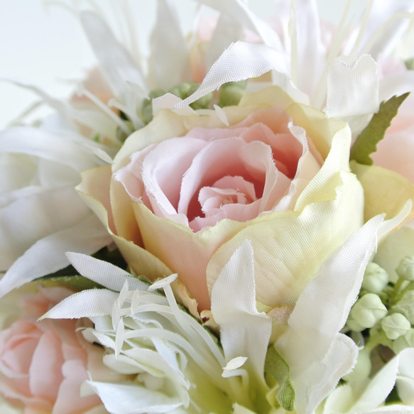 エレガントで華やか　ローズとネリネのアレンジメント　アーティフィシャルフラワー(造花)　R&yF35 4枚目の画像