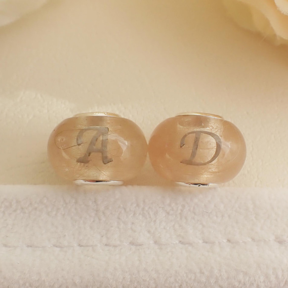 ペットの毛から作るジュエリー犬 猫 うちの子オーダー  イニシャル入り　毛玉ジュエリービーズ 4枚目の画像