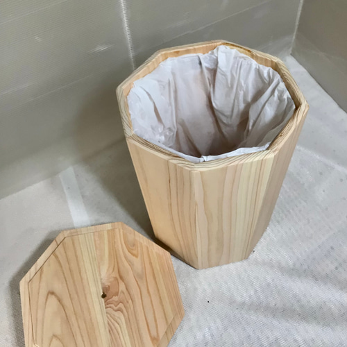 木のごみ箱8ℓ 木製木の香りかおる、八角形の木製蓋つきゴミ箱（