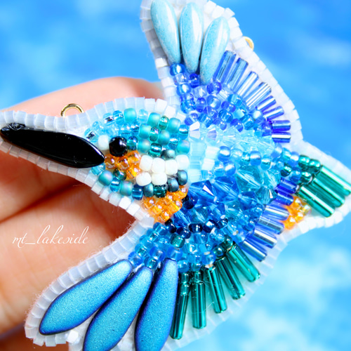 専用ページ ビーズブローチ ビーズ刺繍 アクセサリー 太陽に焦がれる星の子」ビーズ刺繍アクセサリー | 模様屋