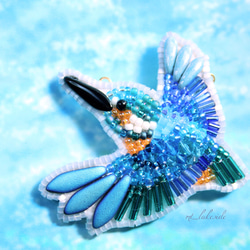 【カワセミ】ビーズ刺繍ブローチバッグチャーム ビーズ刺繍のカワセミのブローチ(2way) ブローチ みずうみの