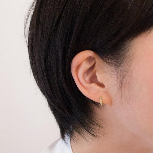 k18ナチュラルダイヤモンドのバーピアス ピアス（スタッド・一粒） hil