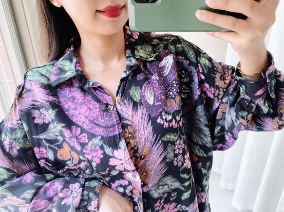 黑桃紫渲染花卉秋季時節 古著翻領純絲襯衫上衣 vintage Shirt 第10張的照片