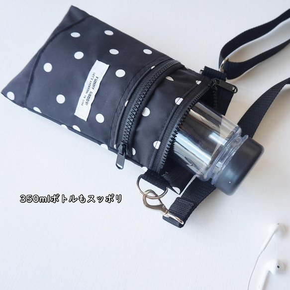 ◆可容納水瓶的智慧型手機袋◆圓點尼龍直立式迷你挎包[黑色] 第5張的照片