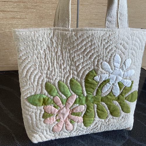 ハワイアン　ミシンキルト　トートバッグ　ティアレ Kenui Quilts ハワイアンキルト トートバッグ ティアレ オフ