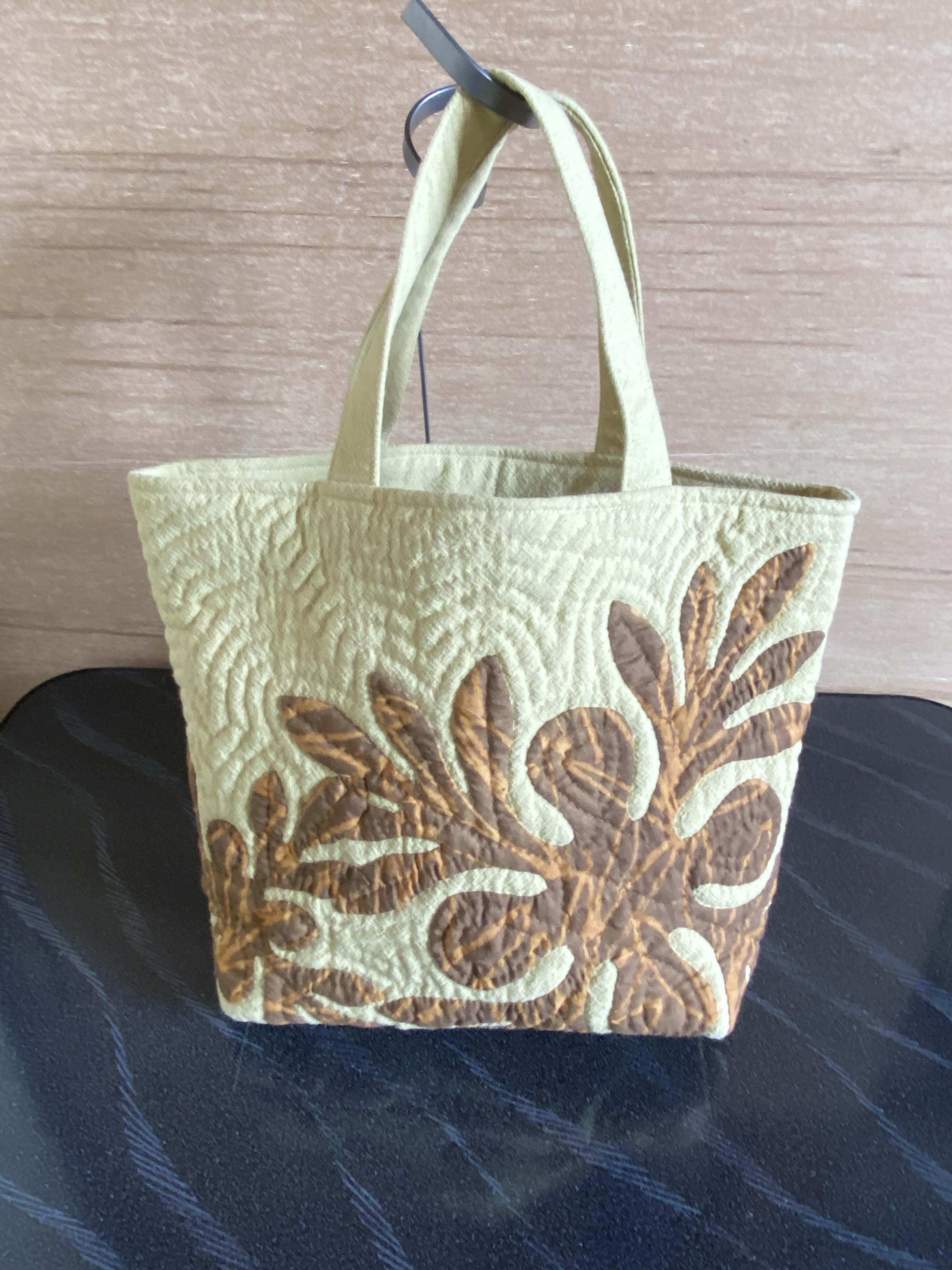 ハワイアンキルト　バッグ　パンの木 ハワイアンキルト　バッグ　パンの木