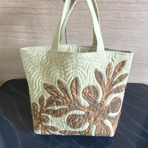 ハワイアンキルト☆ウル（パンの木）のトートバッグ トートバッグ ゆめ