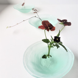 水たまり ガラスの一輪挿し　花器　新色ブルー 7枚目の画像