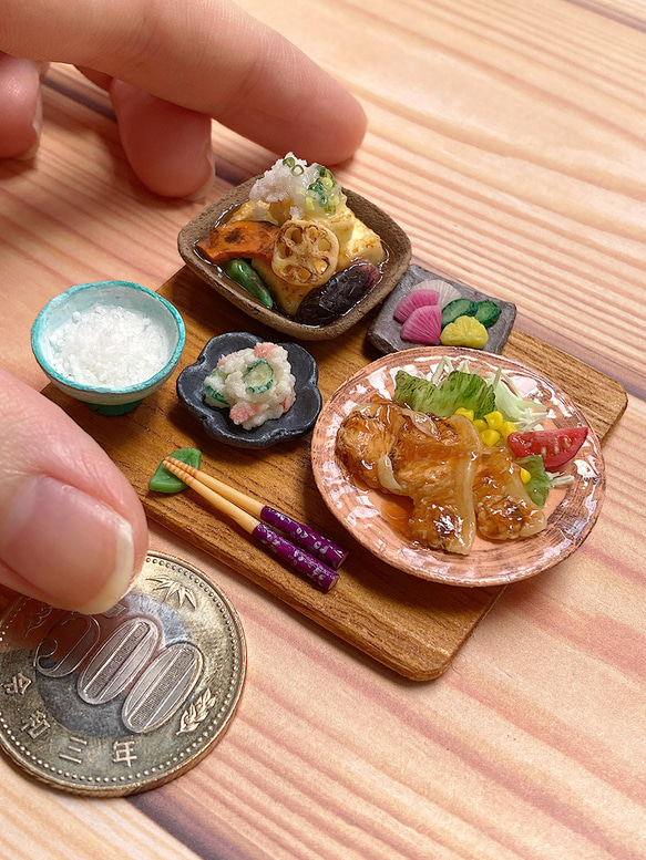 【ミニチュアフード】ちょっと贅沢な生姜焼き定食A 1枚目の画像
