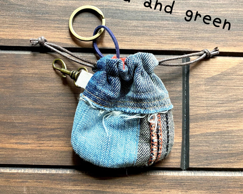 ミニミニ巾着キーリング付き バンダナレッド柄 デニムリメイク