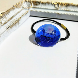 ターコイズブルーの宝石風ヘアゴム / 青 / 半球 / レジン / 海