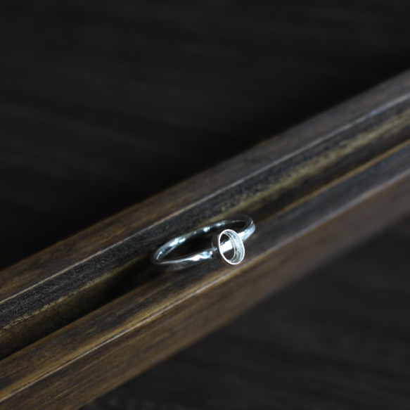 【サファイアの指輪】オーバルカボション 重ね付けも楽しめるシンプルシルバーリング 7枚目の画像