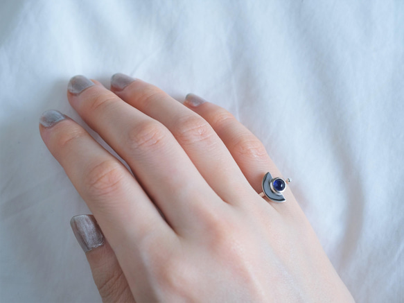 Semi sphere ring _Blue color amber　ブルーカラー バルティックアンバー　シルバーリング 15枚目の画像