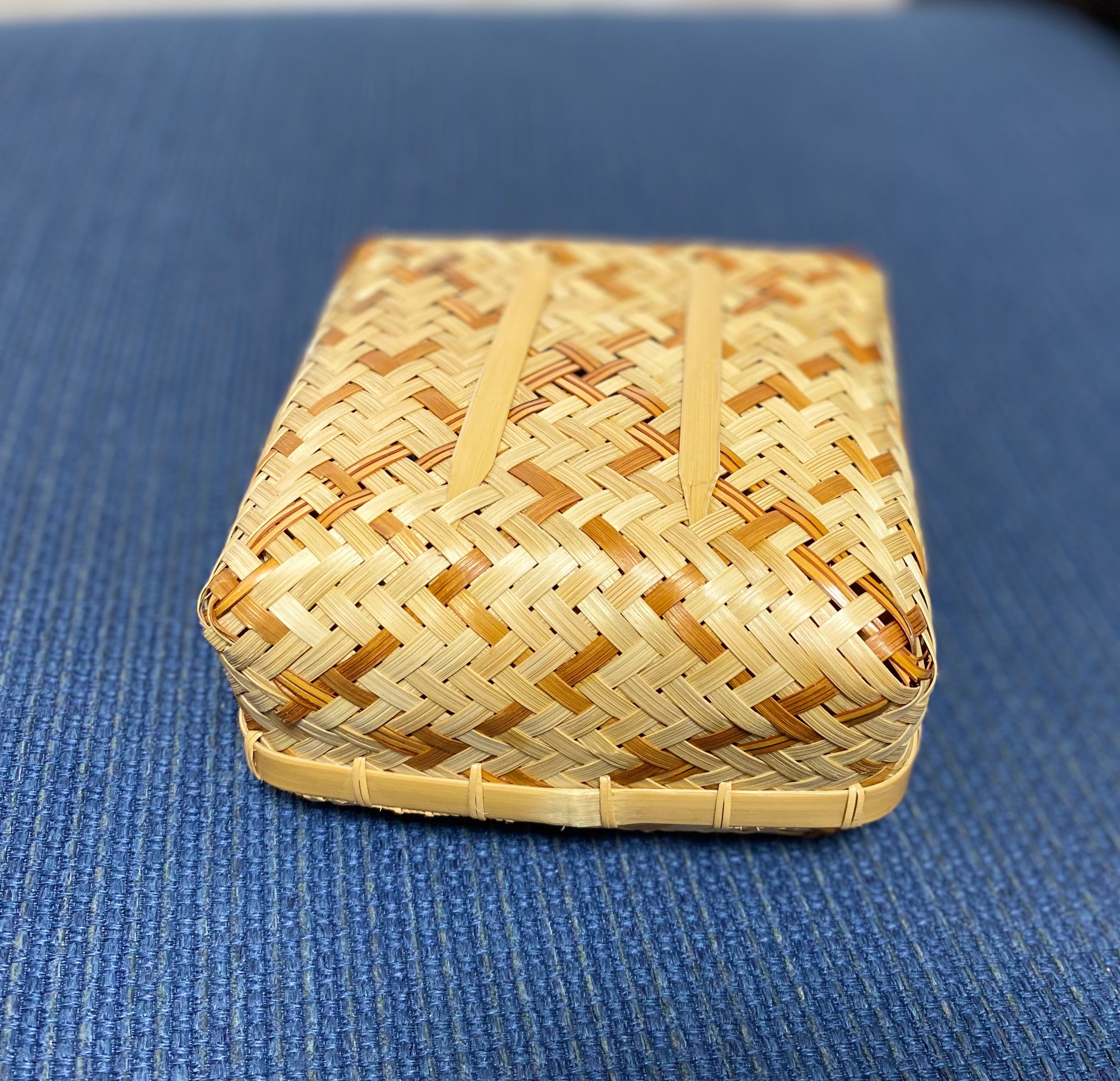 可愛らしい形の竹製お弁当箱　ランチボックス(正方形・小) 2種