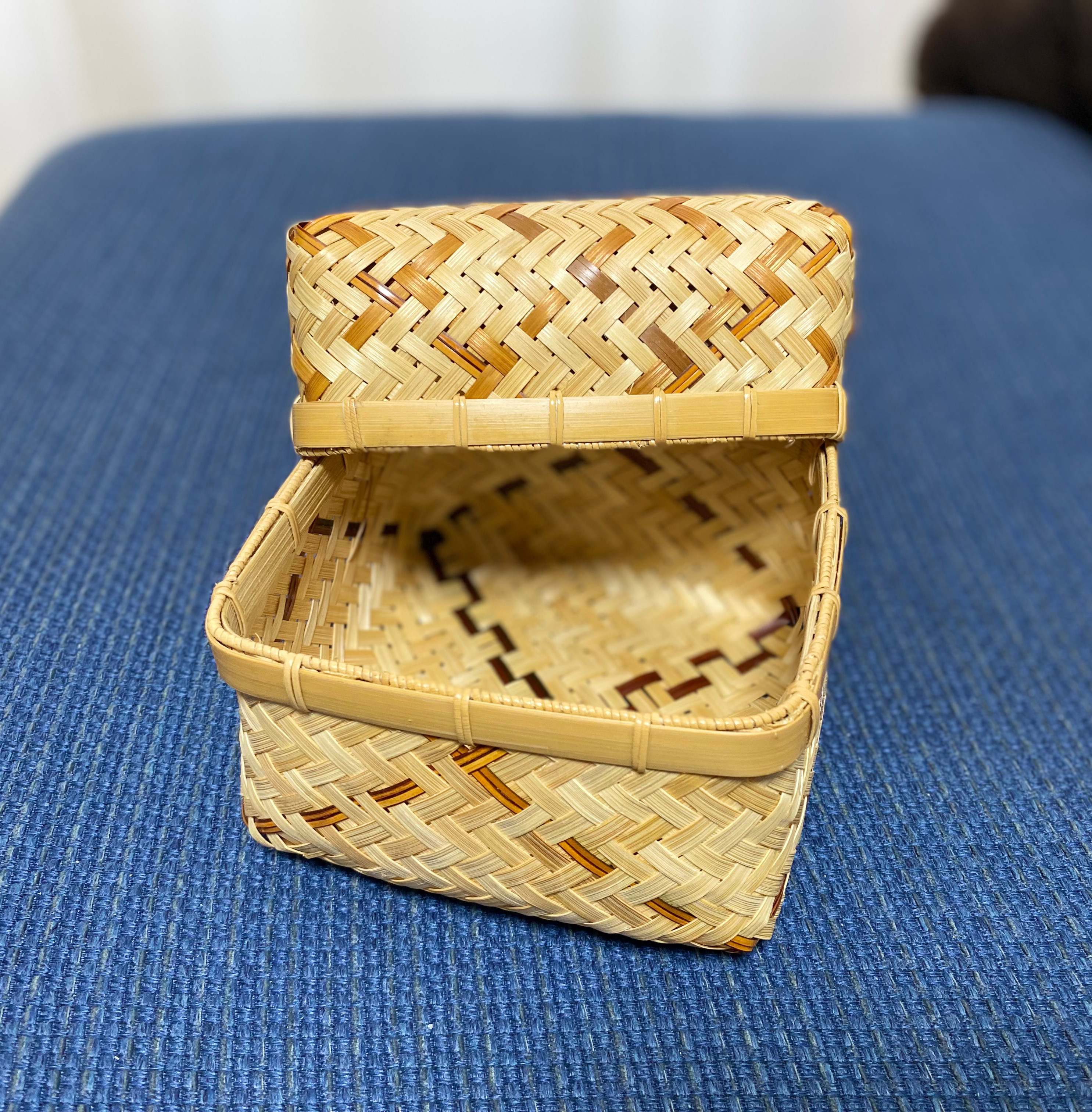 可愛らしい形の竹製お弁当箱　ランチボックス(正方形・小) 2種