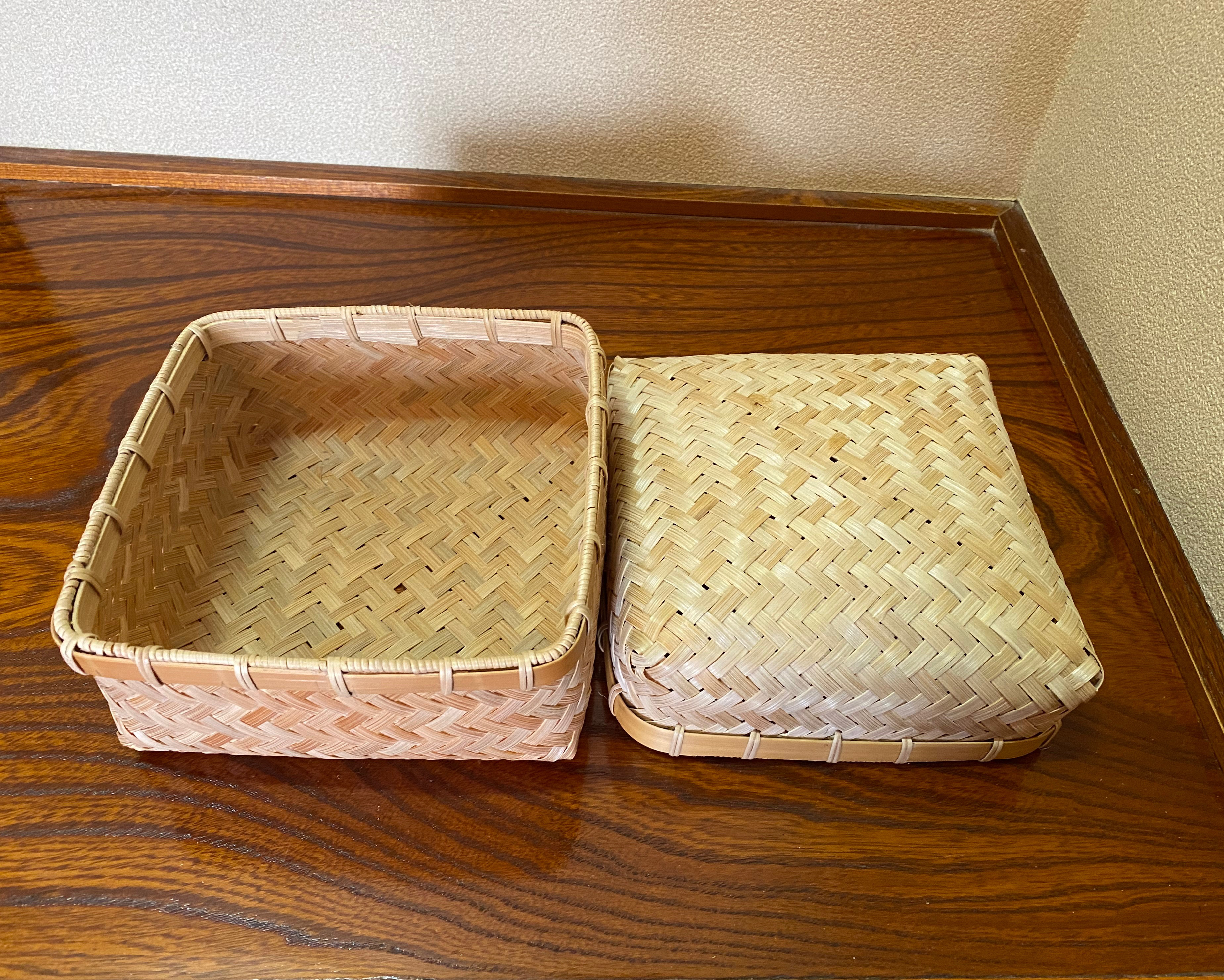 可愛らしい形の竹製お弁当箱　ランチボックス(正方形・小) 2種