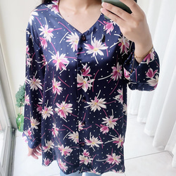 深藍浪漫花卉日式優雅少女 古著亮滑布面襯衫上衣 vintage Shirt 第6張的照片