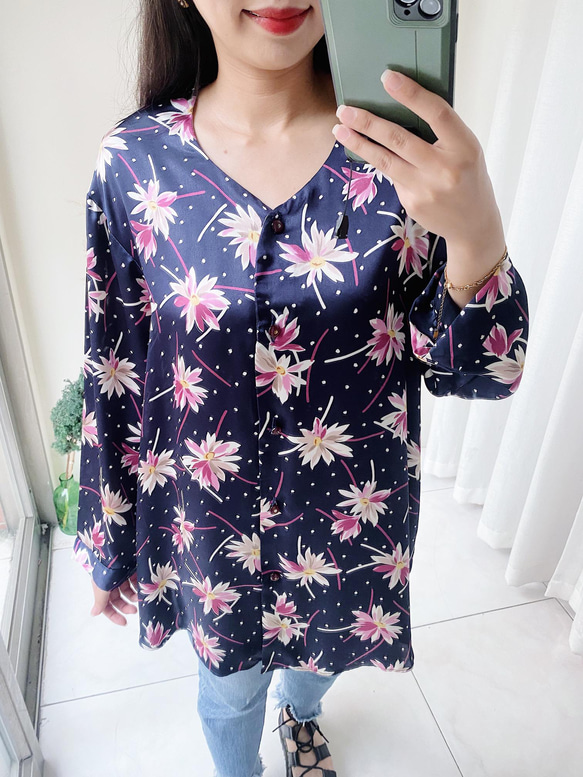 深藍浪漫花卉日式優雅少女 古著亮滑布面襯衫上衣 vintage Shirt 第6張的照片