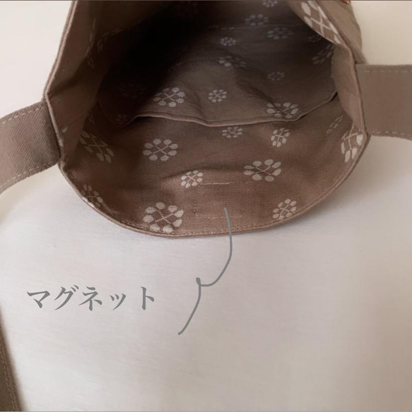 【サコッシュ】綿麻･草花手刺繍  グレージュ【くが屋】 8枚目の画像